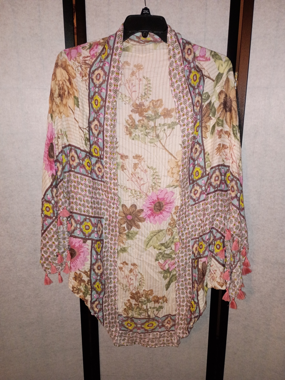 Ruggine Moroccan Flower Cocoon Kimono Cover-Up w/Tassels in Cream, Pink & Green